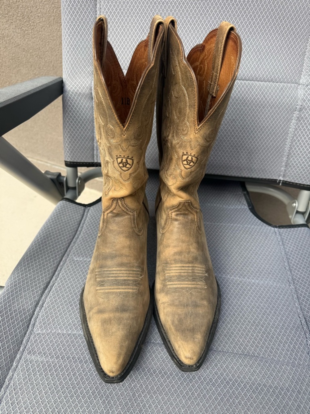 Ariat Women’s Size 11 Tan Distressed Leather Western Cowboy Boots Embroidered - Picture 2 of 9